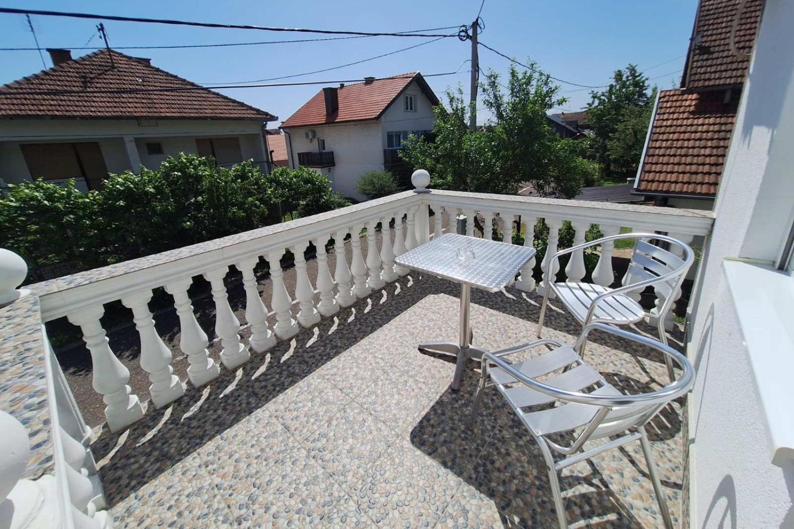 Sobe-Apartmani Modrica Exterior photo